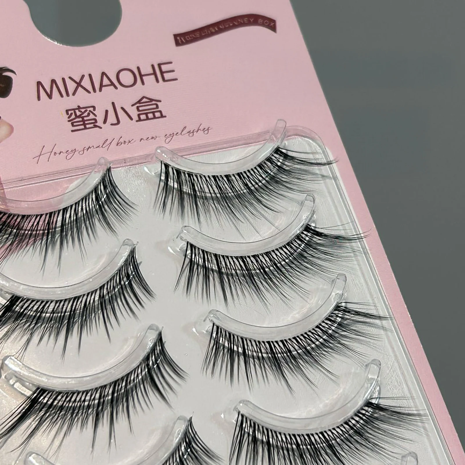 フォックススタイルのウィスピーつけまつげストリップ 5 ペアふわふわマンガまつげ再利用可能な厚いまつげコスプレパーティーデート毎日のメイクアップ用