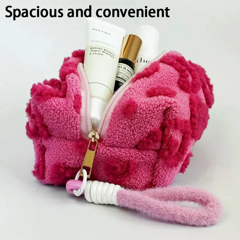 

Plush Heart-Shaped Makeup Bag Sweet And Portable Travel Storage Bag Student Pencil Case
