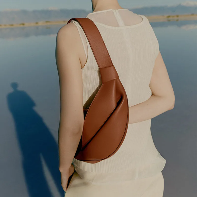 2025 New Fashionable Horn Bag large capacity pillow shaped personalized niche travel smooth cowhide crossbody bag