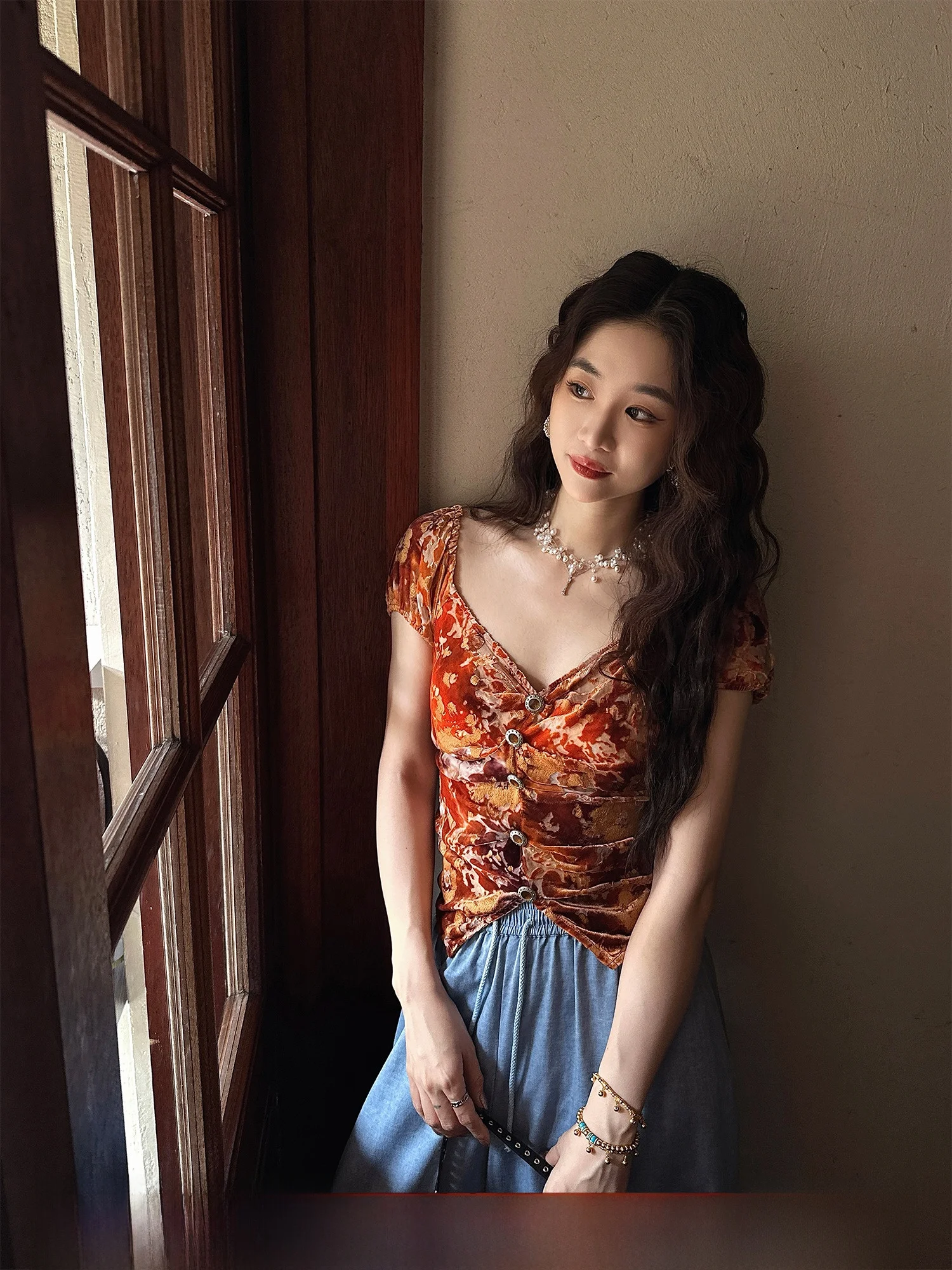 

Sanji Bla Flower ort Sve Маленький женский топ Gold Emed с шелковым выпариваемым цветком, ручная роспись, новинка 2025 года, Sle