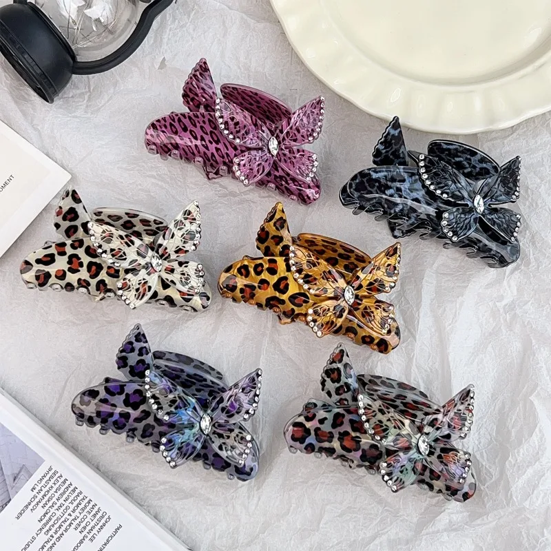 

Заколка-бабочка для волос (1 шт.) – Очаровательный и стильный аксессуар для женщин: модный, смелый дизайн, люксовое исполнение. Идеально для повседневных и нарядных образов.