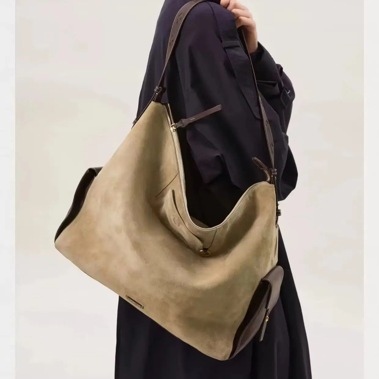 Minimalist, Durable, and Versatile Travel Bag: Large-Capacity Crossbody Laptop Bag for Commuting (Unisex)