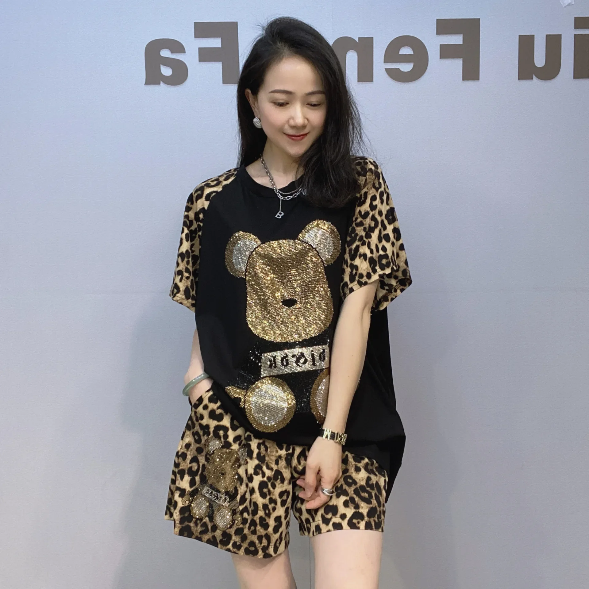 

Two Piece Sets Womens Outfits Leopard Pritned Cartoon Bear Diamonds Tracksuit Summer Short Set Women Clothing Casual Knitwear