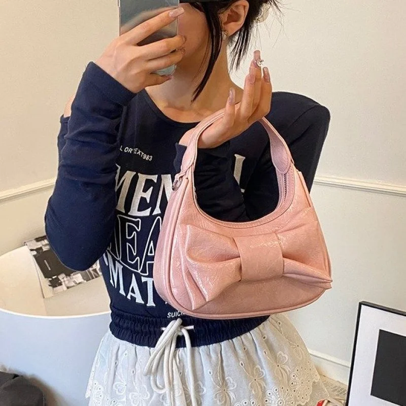 

Elegant Leather Vintage Crossbody Bag For Stylish Women With Minimalist Design And Large Capacity In Solid Color