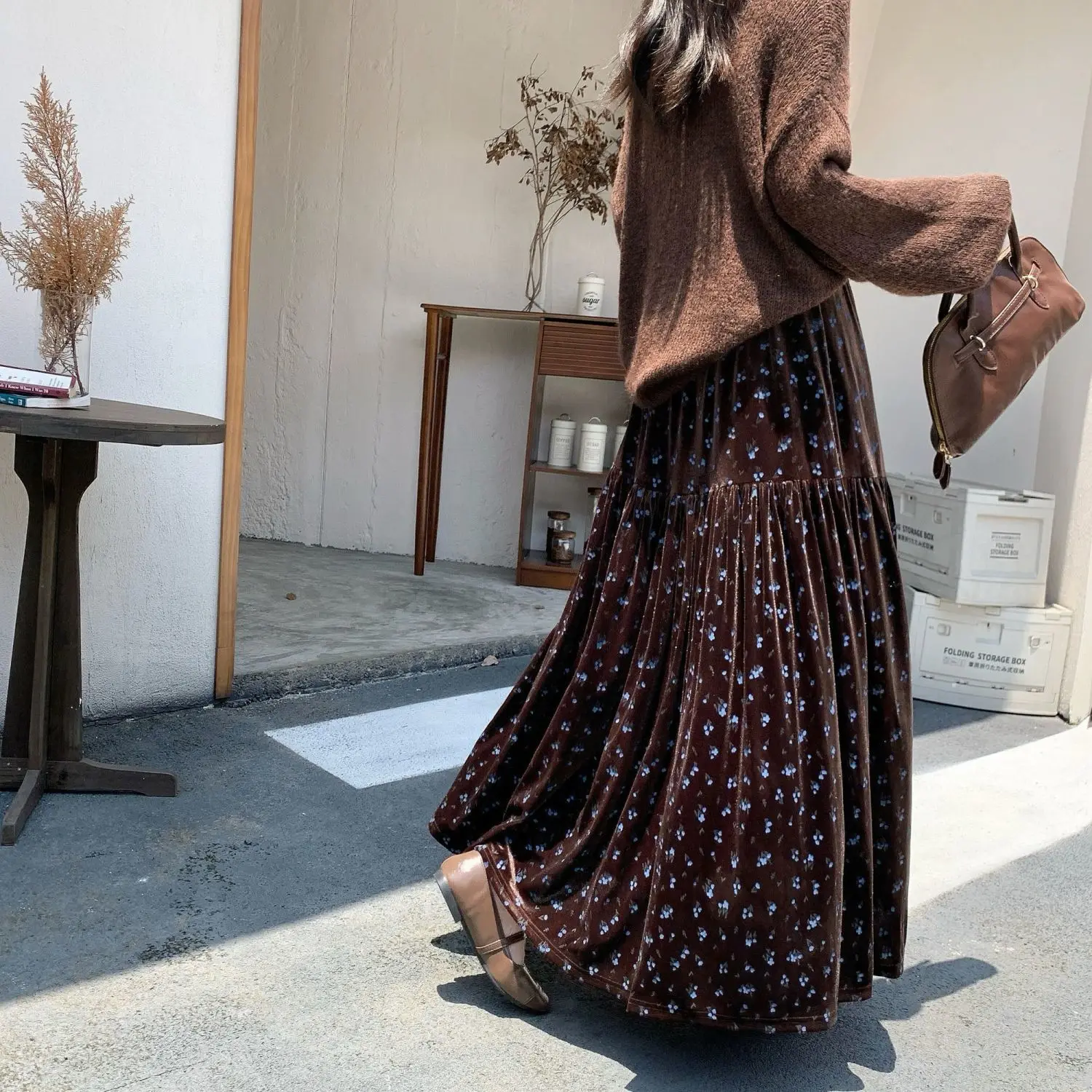 Retro Velvet Half Length Skirt Women'S Autumn/Winter Floral Design Elastic Waist Folded Medium Length Skirt
