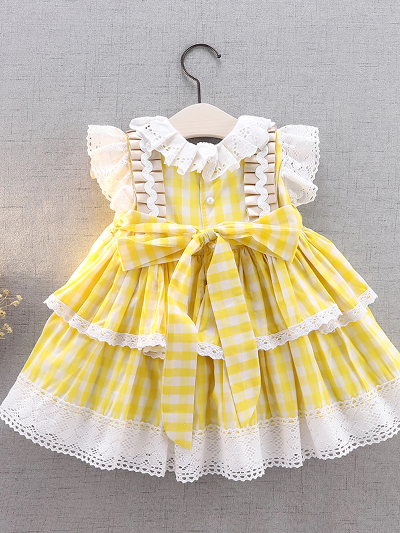 Girls Exquisite Princess Dress Yellow Elegant Bow Short Sleeve dress Perfect For Parties Stage Performances or Weekend Travel