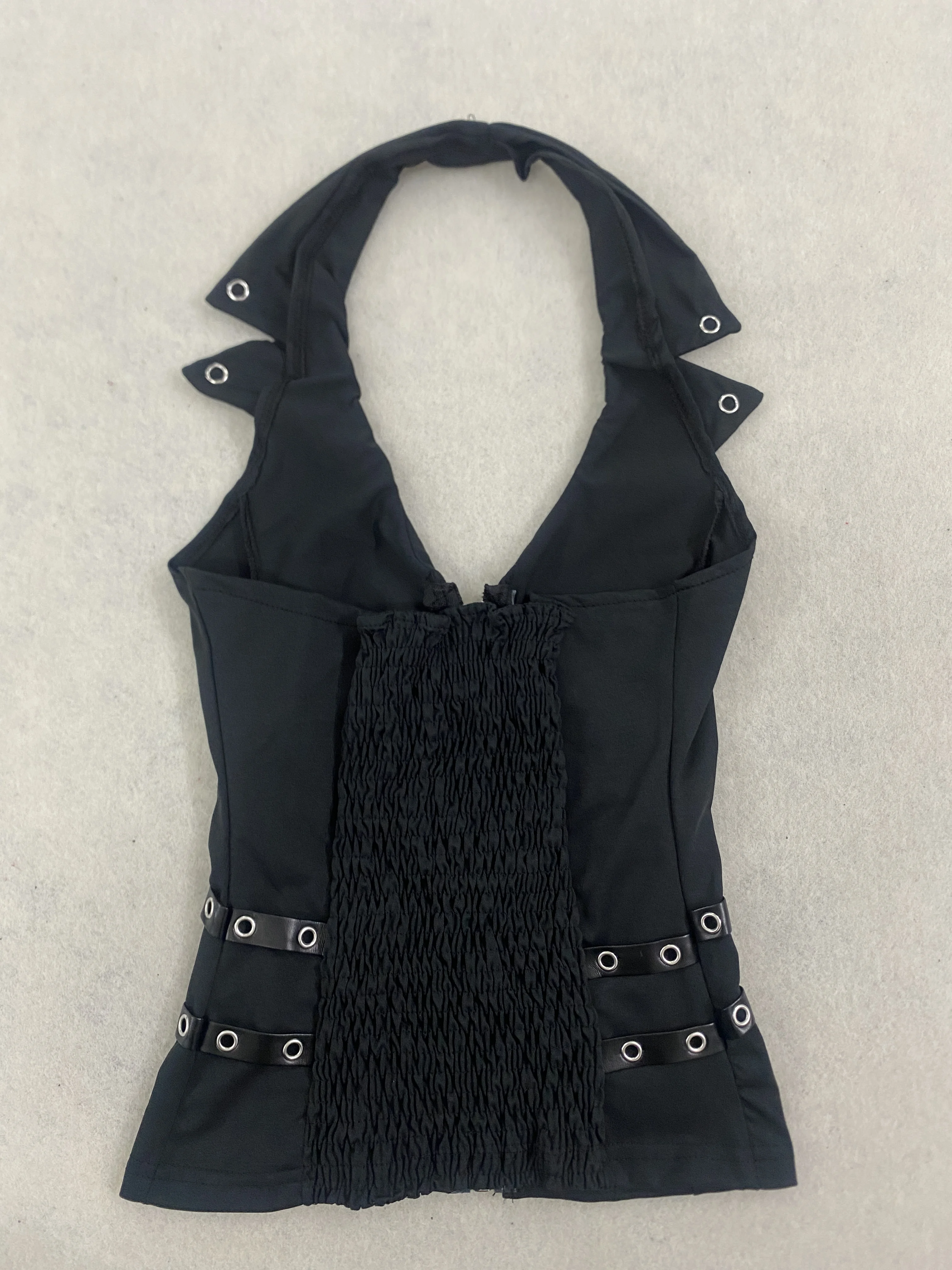 Damen Crop-Weste mit Reißverschluss und Reverskragen, Metallnieten-Seitenschnalle, Ärmellos, Slim Fit, Gothic Punk Y2K Streetwear Alt Clubwear Top – Detail 3