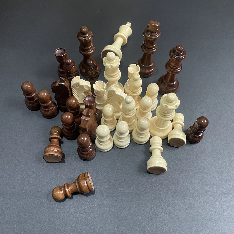 

Wooden international chess set with king chess piece 7.8cm/3inch, equipped with 2 additional queens, suitable for entertainment