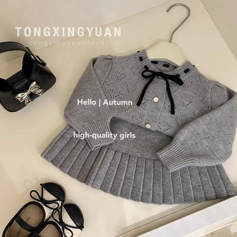 

Girls' Autumn and Winter Gray Knitted Sweater Cardigan Pleated Skirt Suit Baby Two-Piece Suit Western Style