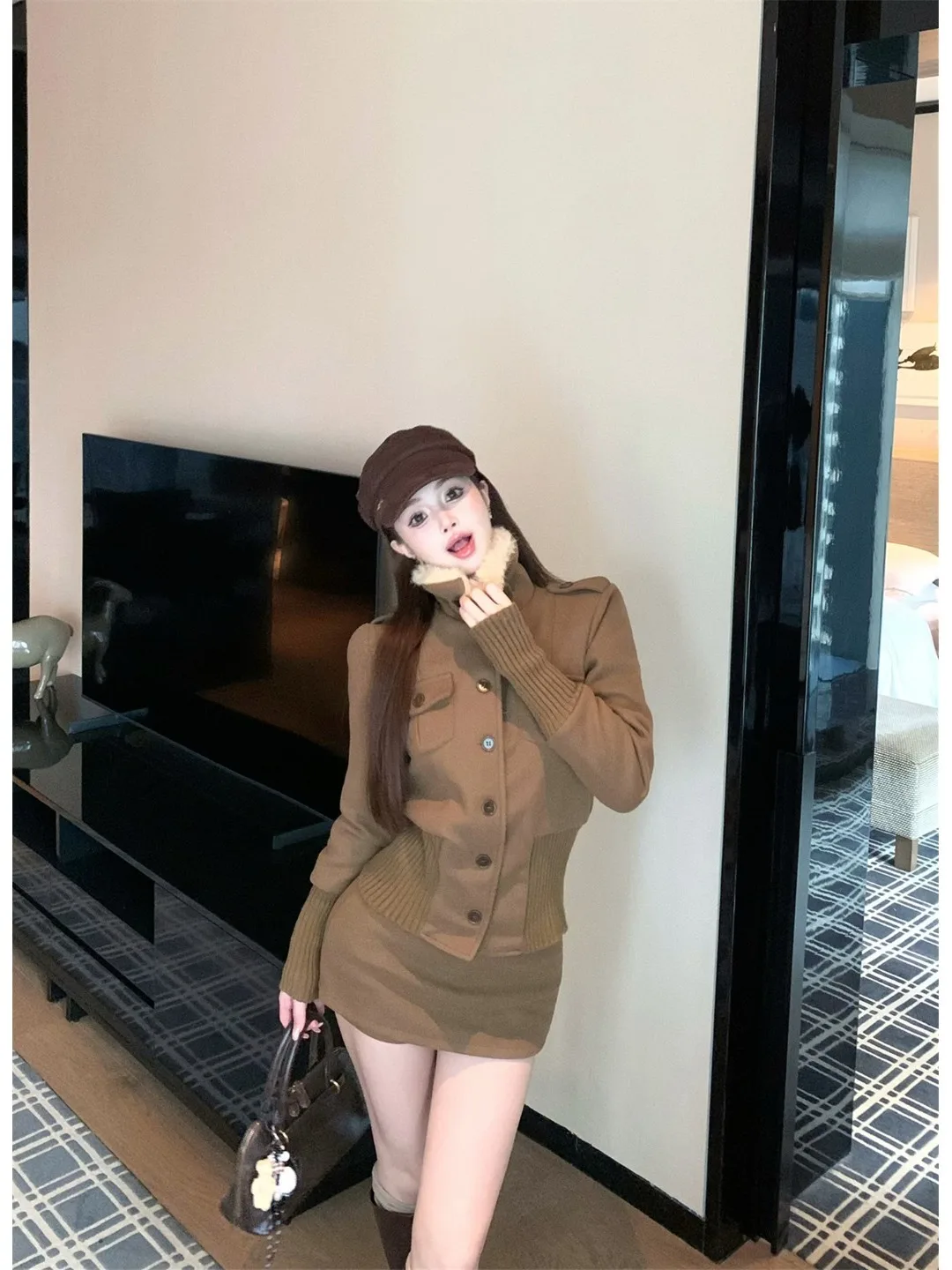 

Элитный винтажный коричневый комплект: женский костюм-двойка с высоким воротником, теплый, облегающий, юбка и брюки, весна 2026, новинка