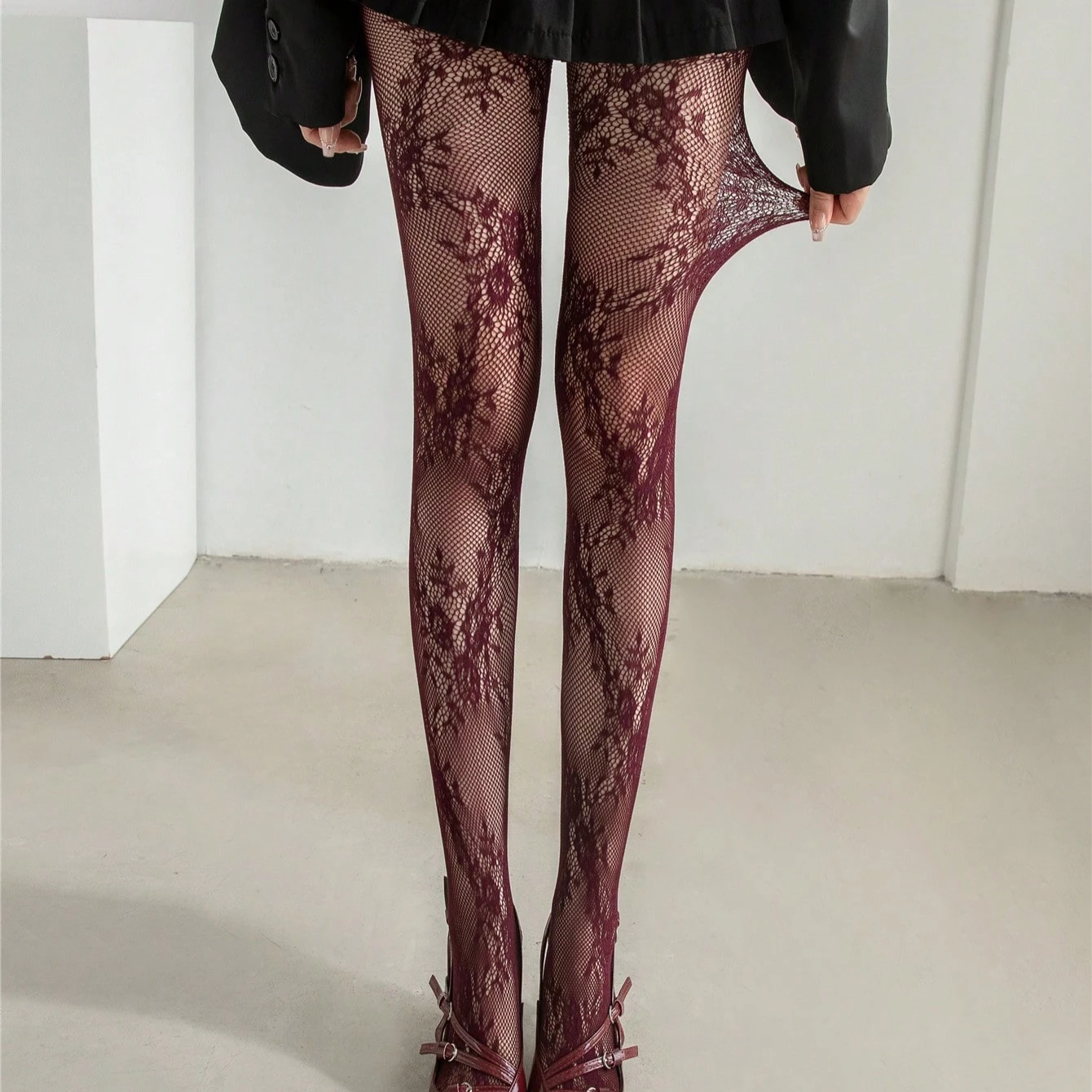 1 Paar hochwertige französische Retro-Strumpfhosen mit Spitzen-Rosenmuster für Damen, hochelastische, schmale Strumpfhosen, transparent mit Aussparungen zum Abnehmen