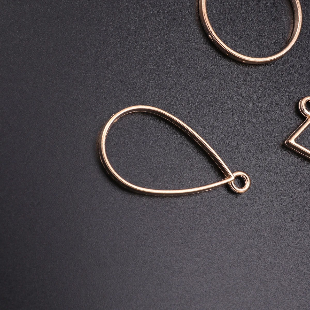 

30 Pcs Pendant Accessories DIY Frames Jewelry Craft Manual Handmade Making Pendants Retro