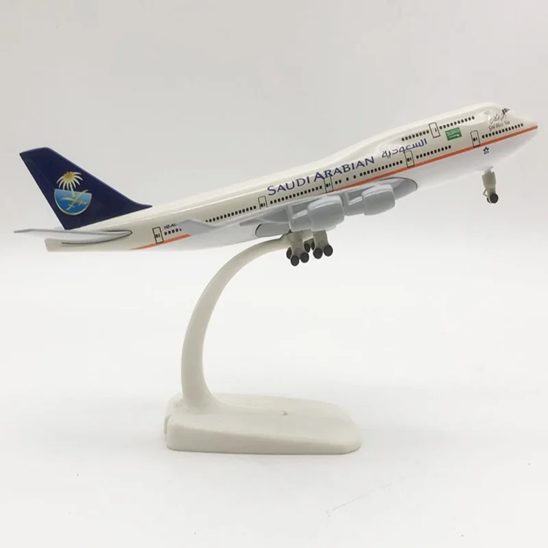 

20cm Boeing 747 Die-Cast Alloy Metal Airplane Model Saudi Arabian Airlines B747 Diecast Toy with Landing Gear for Hobby Series