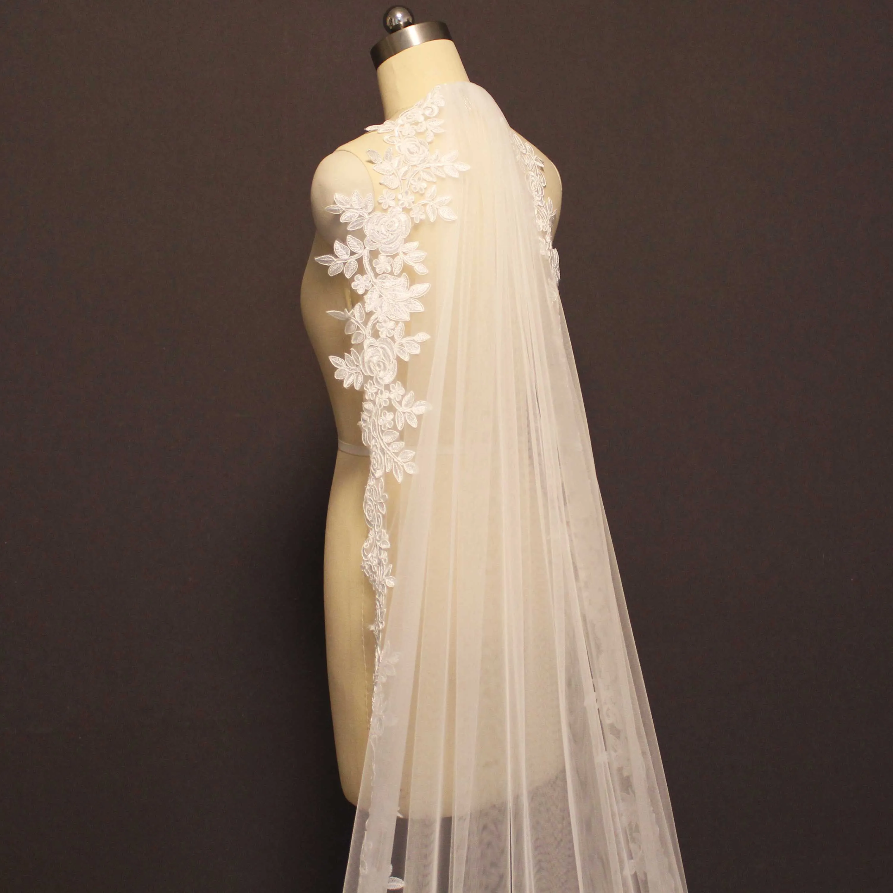 Customized Royal Scalloped Edge 3m/3.5m/4m Long Wedding Veil Lace 1 Layer High End Bridal Veil with Comb Wedding Accessories