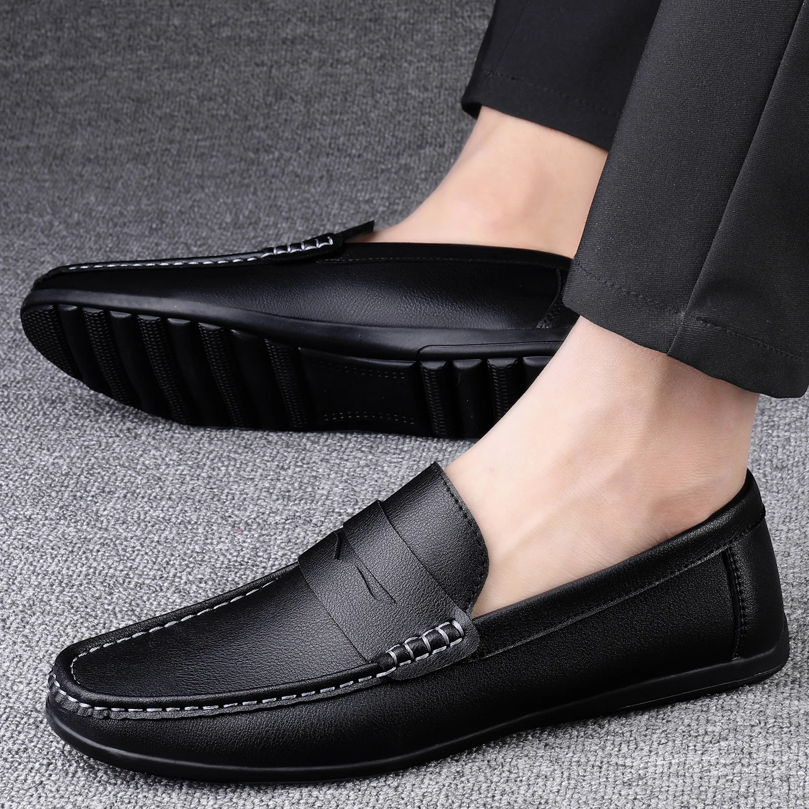 

Men's Casual Driving Bean oes Comfortable Soft Leather Flat Heel Elastic Closure round Toe Faionable Loers Summer oes