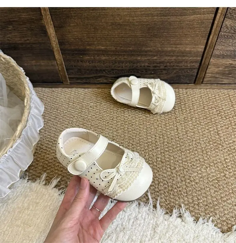 Baby-Flachschuhe mit runder Spitze, süße Polka-Dot-Kinderschuhe aus Leder, runde Zehen, 2026, brandneue Lauflernschuhe für Kleinkinder mit weicher Sohle – Detail 7