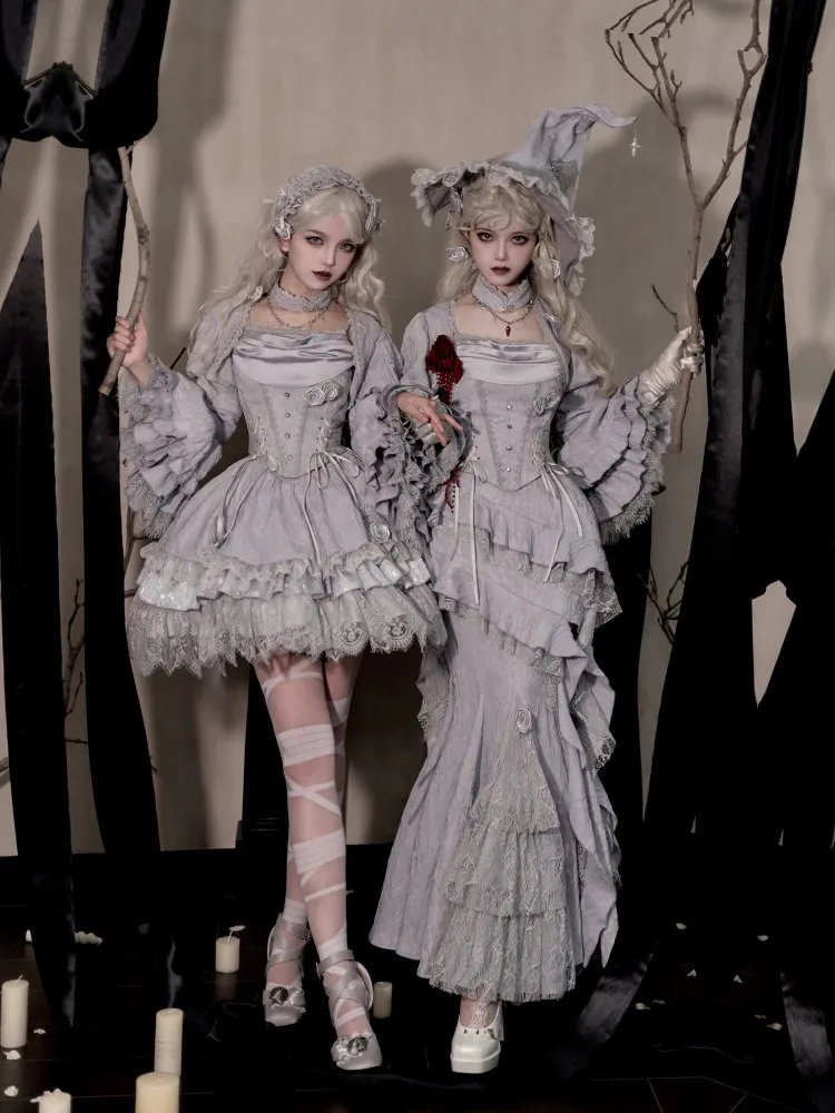 

When wearing a Gothic-style corset with fishtail it's better to wear dress