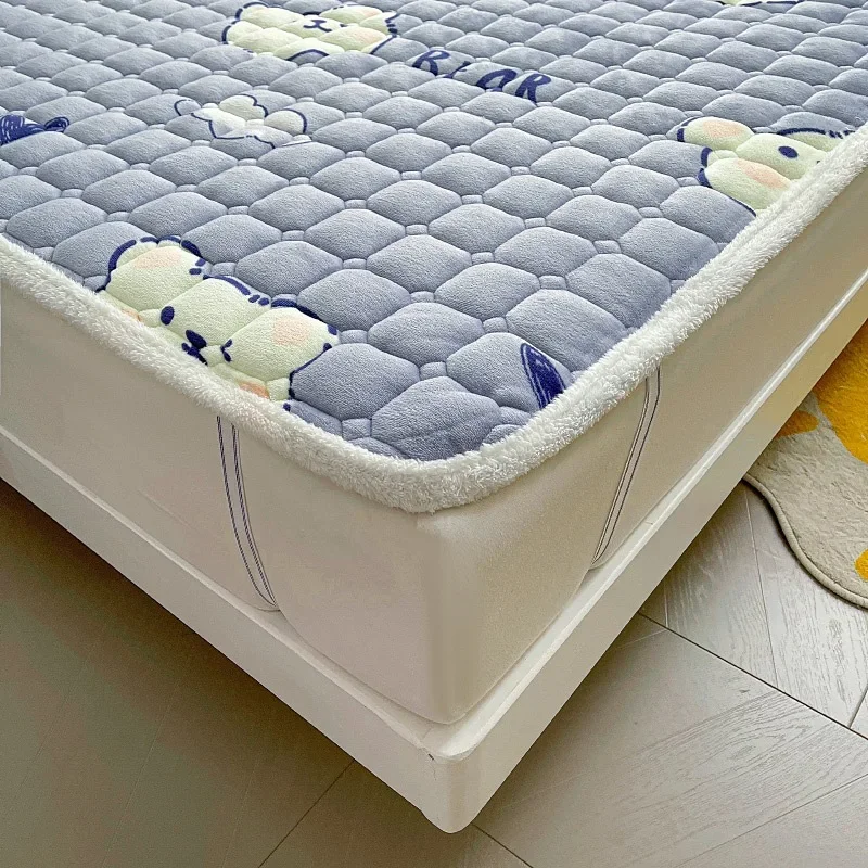 Winter Warm Milk Velvet Mattress Toppers Home Dormitory Soft Thick Bedspread Bed Cover Queen Bed Sheets Thin Quilted Tatami Mat