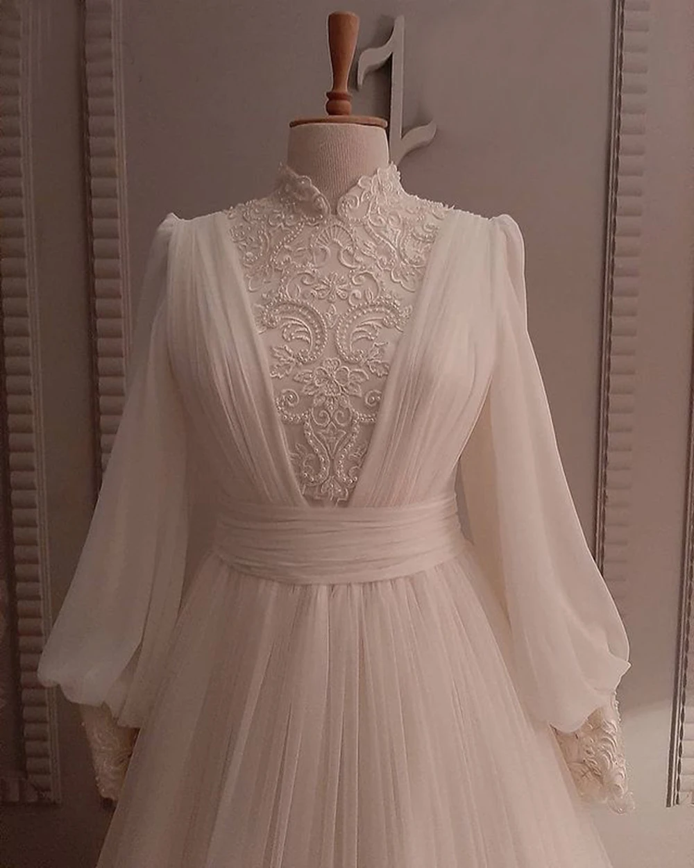 2023 eleganti abiti da sposa musulmani A maniche lunghe una linea Appliques di pizzo Chiffon arricciato Dubai abiti da sposa arabi Vestido De Novia