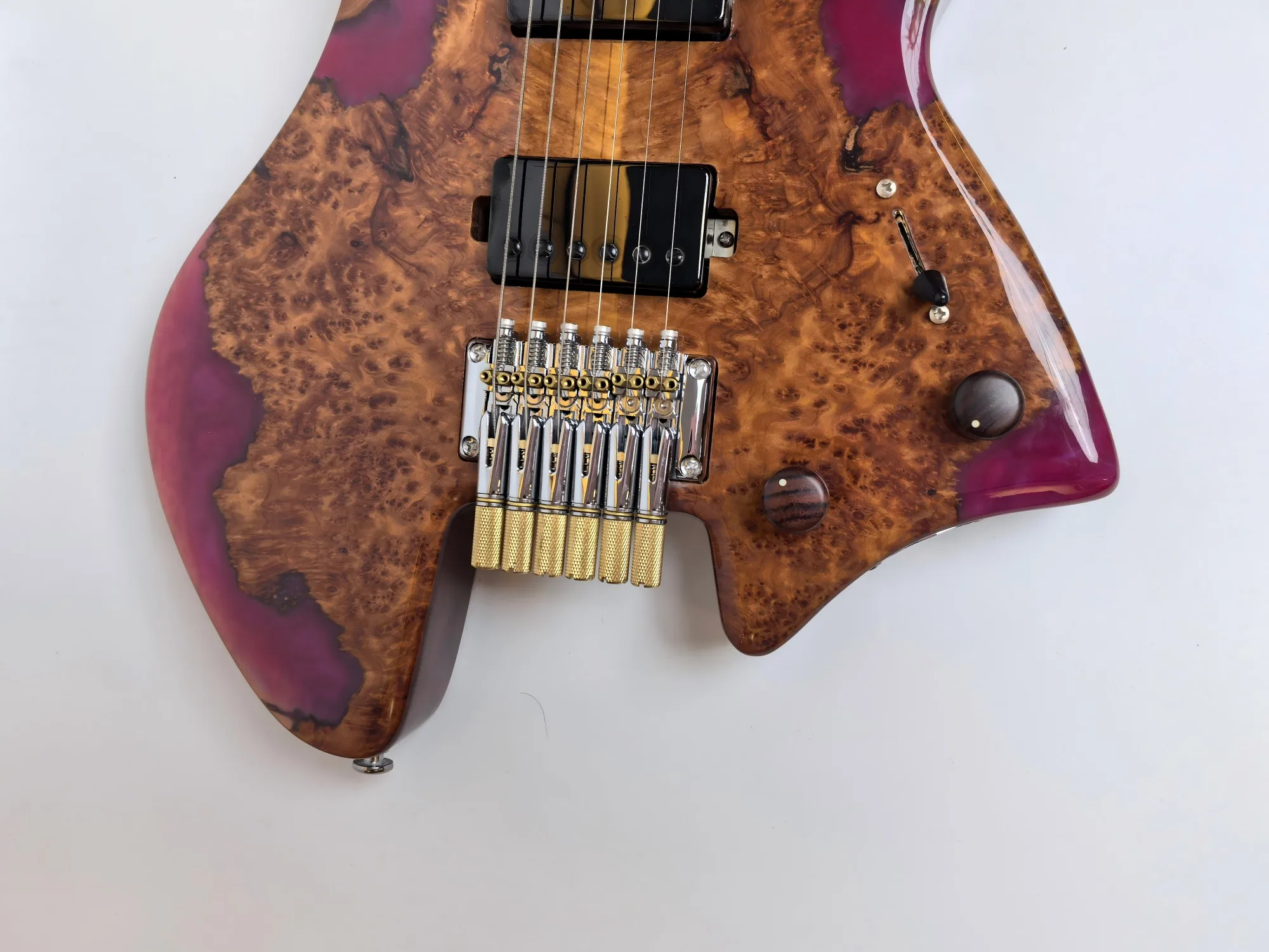 Factory direct, African mahogany, 24 products headless electric guitar,Acid wood fingerboard， stock 1, customizable.