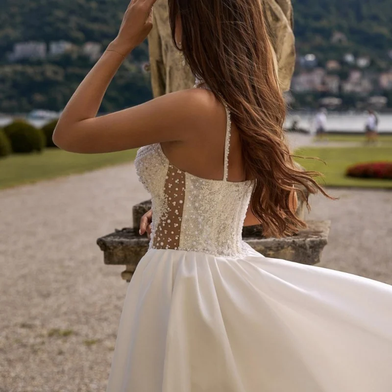 Abiti da sposa bianchi con spalle scoperte La decalcomania del corsetto Abiti da sposa con perle Perline Una decorazione della gonna multistrato Realizzato ﻿ Personalizza