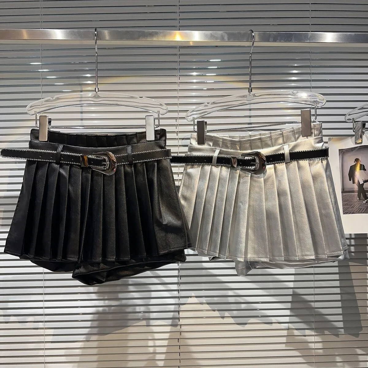 Girls Spring and Autumn New Metallic Bright PU Leather Shorts Belt Pleated Pant Skirt Short Skirts