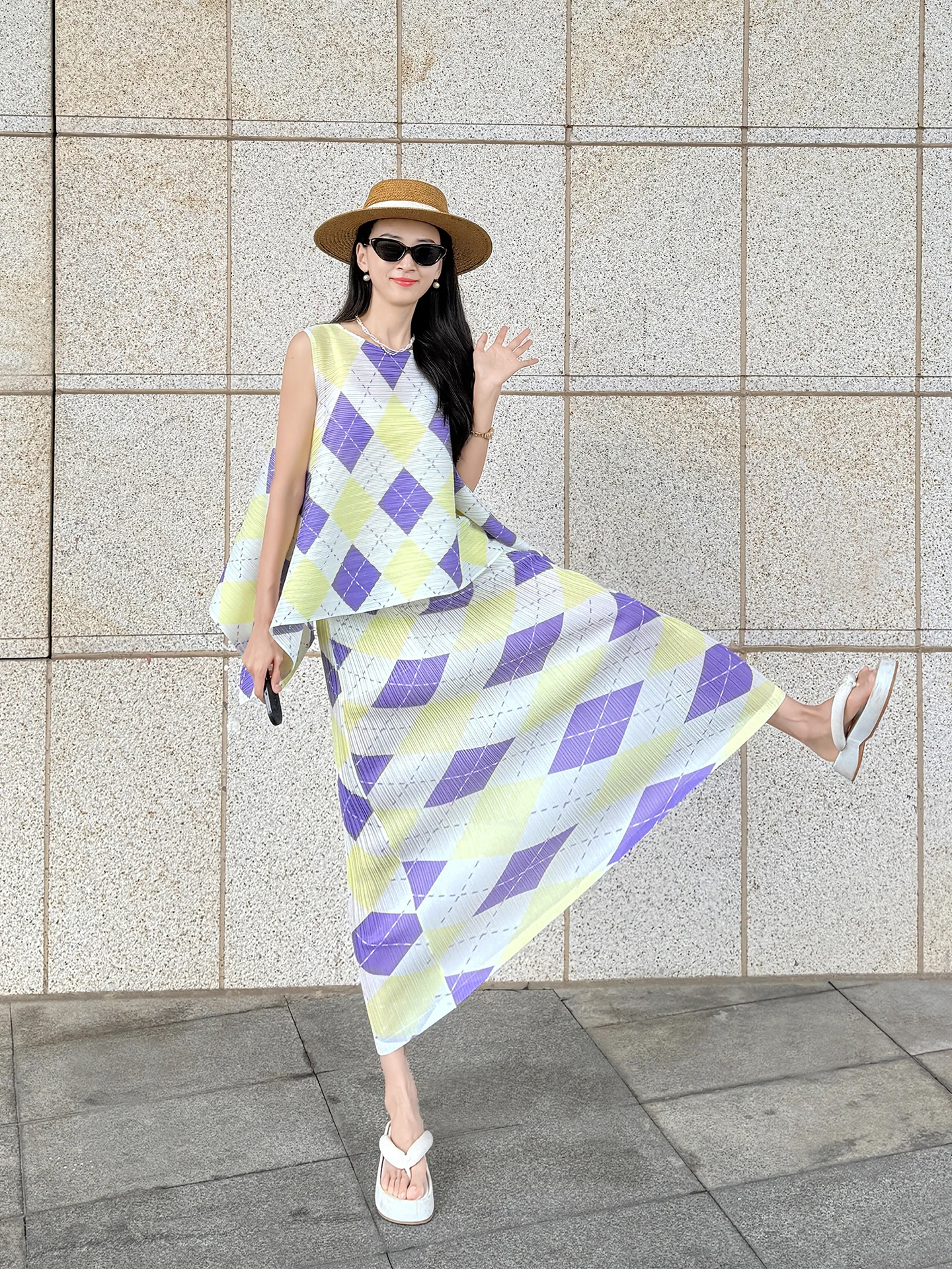 

2025 Summer New Women Set Round Neck Sleeveless Checkered Printed Loose Large T-shirt Fashion Folding Half Skirt Female Clothing