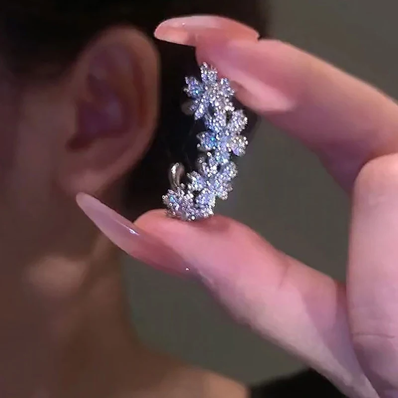 1Pcs Trendy Simple Zircon Flowers Ear Clip Earring Without Piercing For Women Sparkling Ear Cuff Clip Party Wedding Jewelry Gift