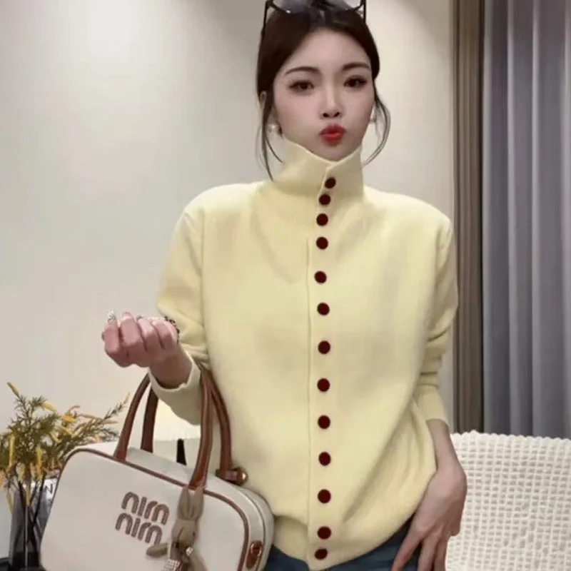 الياقة المدورة المرأة سترة 2026 جديد ربيع الخريف عالية الرقبة محبوك سترة شيك واحدة الصدر تريكو سترة سترة