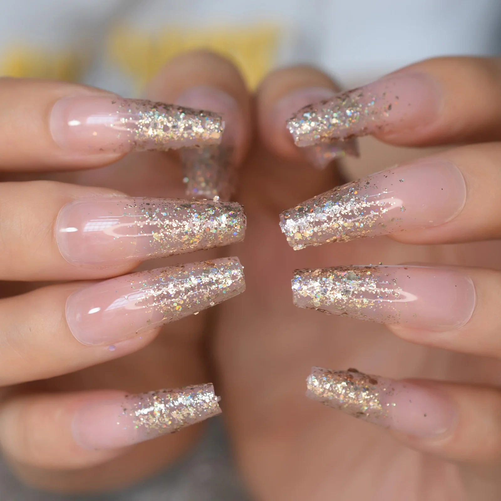 unghie super lunghe bara XXL manicure con top glitter dorati stampa sulle punte delle unghie unghia nuda