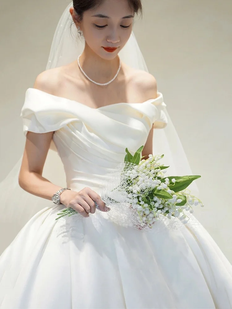 فستان زفاف بسيط وأنيق بكتف واحد من الساتان للعرائس ذوات المقاسات الكبيرة، فستان زفاف على الطراز الكوري مع ذيل طويل للحفلات ال...