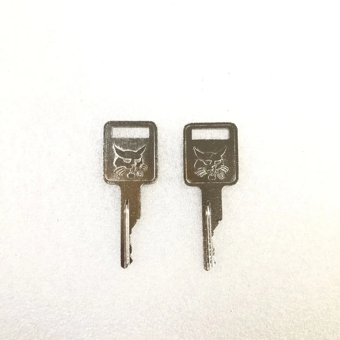 2PCS D250 Key 6693241 For Bobcat Skid Steer Loaders and Mini Excavator