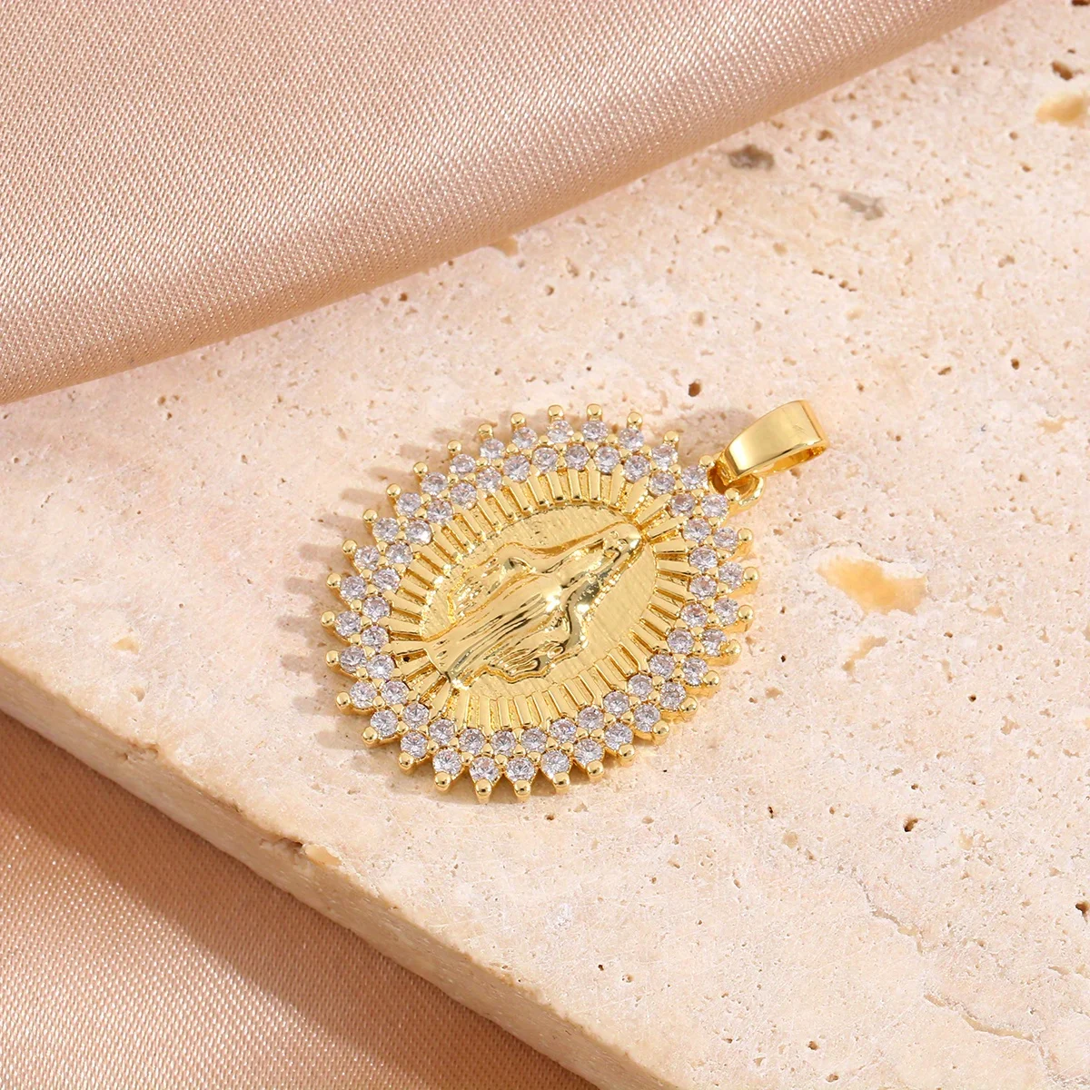 قلادة بقلادة بيضاوية مريم العذراء من جيبسوفيلا للرجال، هدية مجوهرات تميمة دينية محظوظة لمناسبات متعددة