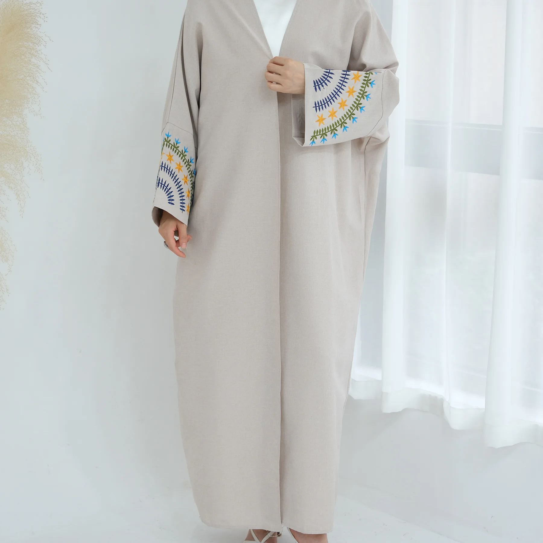 Luxury Dubai Abayas Embroidery Eid Kimono Cardigan Kebaya Muslim Dress for Women Islam Jalabiya Caftan Marocain Femme Ramadan