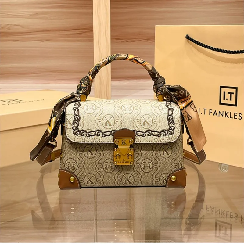 

Light luxury brand women's handbag new 2025 autumn and winter high-end designer small square bag fashionable crossbody bag