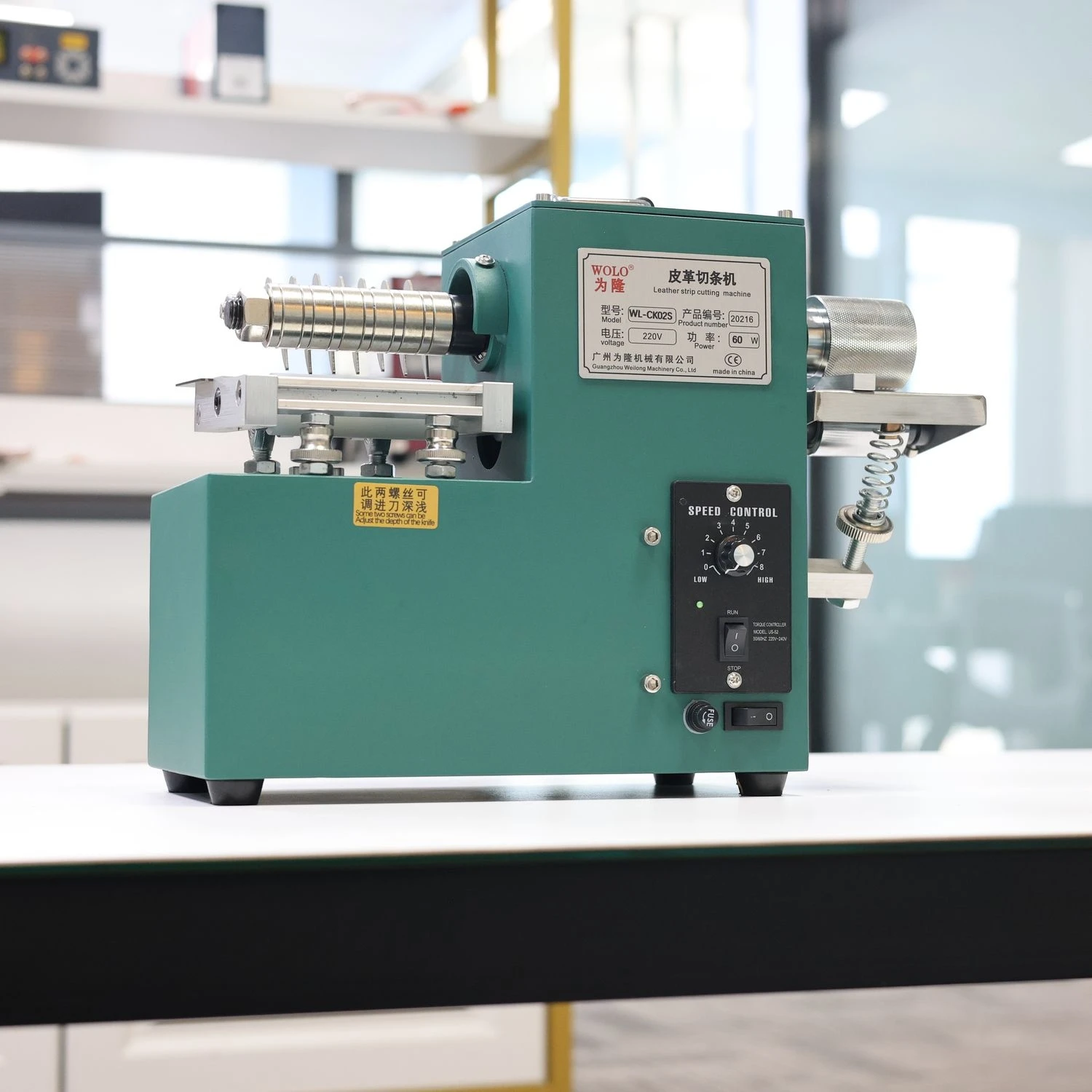 

WQ-04 Double Head Leather Machine Professional LeatherTool 40W Belt Strap Cutting Machine 220V