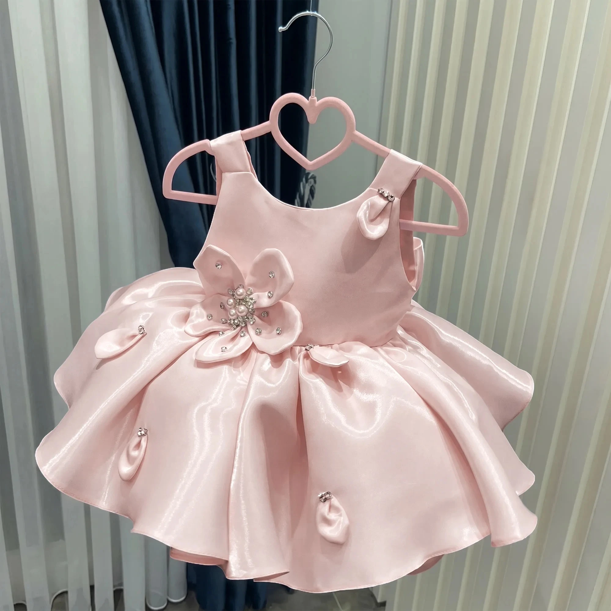 New Arrival Rhinestone 3D Flower Pink Satin Flower Girl Dress Sleeveless Fluffy Mini Princess Gown Kids Birthday Wedding Dresses