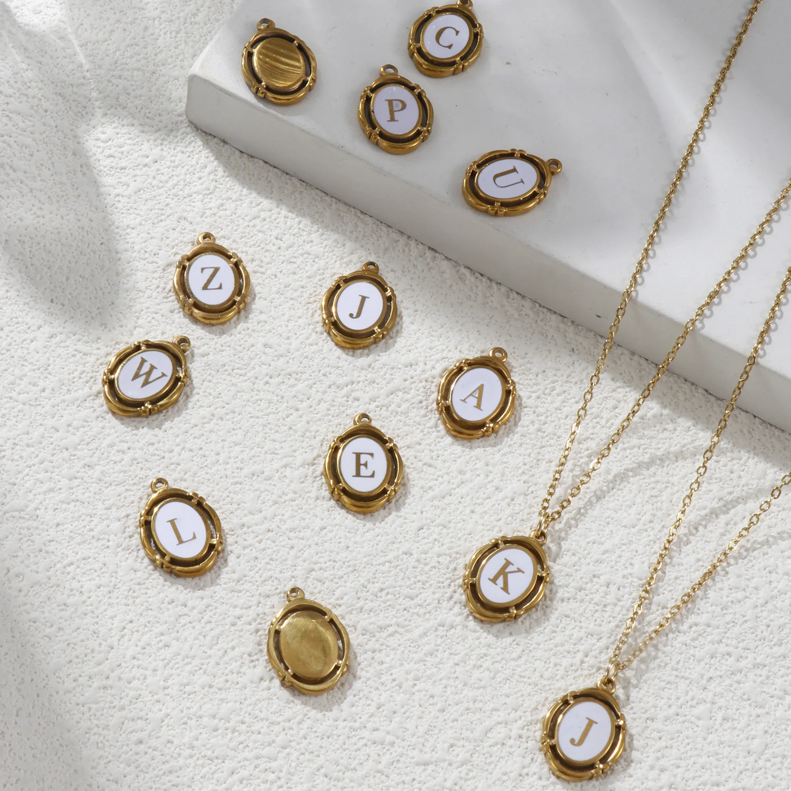 1 قطعة 304 الفولاذ المقاوم للصدأ الأولي رسالة سحر 18K مطلية بالذهب الأبيض المينا البيضاوي كابيتال الأبجدية "A-Z" قلادة DIY 20 مللي متر x 14 مللي متر