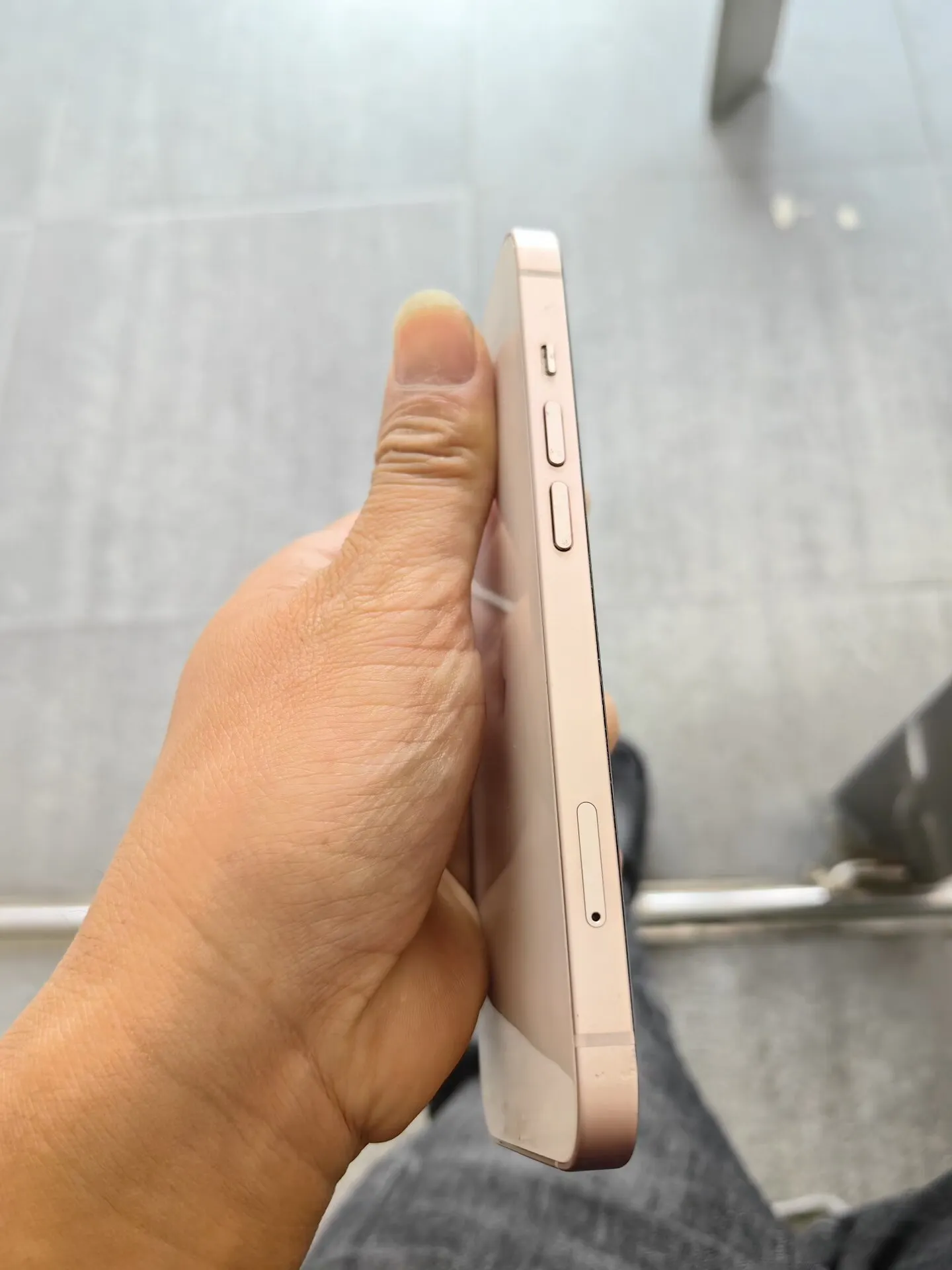 Apple iphone 13 5g Smartphone 6.1 Inch 60hz Refresh Rate 12mp Camera All Colours In Good Condition Original Unlocked Used Phone