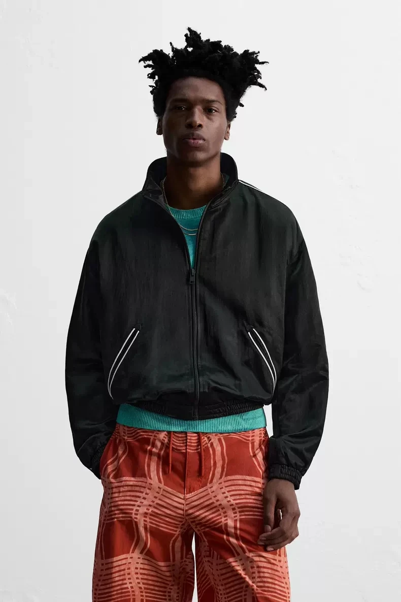 

Новая осенняя мужская повседневная куртка-бомбер с воротником-стойкой, цветная, в стиле пилот, молодежная, свободного кроя, с длинными рукавами, на молнии