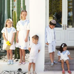 AP Kobalt-Stickerei-Kollektion, nicht transparent, 2025SS Mädchenkleid, Schwester, Bruder, passendes Kleidungsset, Baby-Strampler, Strickpolo