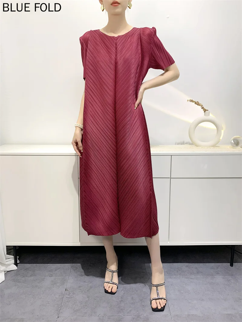 Imagem -02 - Miyake Pleats Oblíqua Pressão Vestido Plissado para Mulheres Emendado Comprimento Médio Solto Relaxado Plissados Vestidos 2023 Verão Nova Elegante