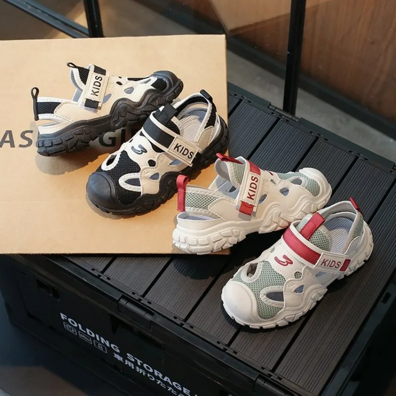 

Детские нескользящие сандалии Fashion Boy Series 2026: Новая летняя коллекция, сетчатые туфли, простые пляжные туфли для детей