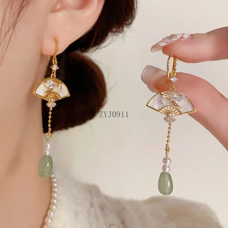 Nuevos pendientes chinos con abanico plegable, pendientes con flecos largos de alta gama, pendientes antiguos.