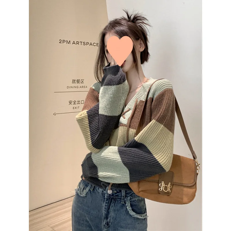 

Полосатый вязаный свитер с контрастными вставками для женщин, осень-зима 2025, новый дизайн, укороченный топ с длинными рукавами и воротником