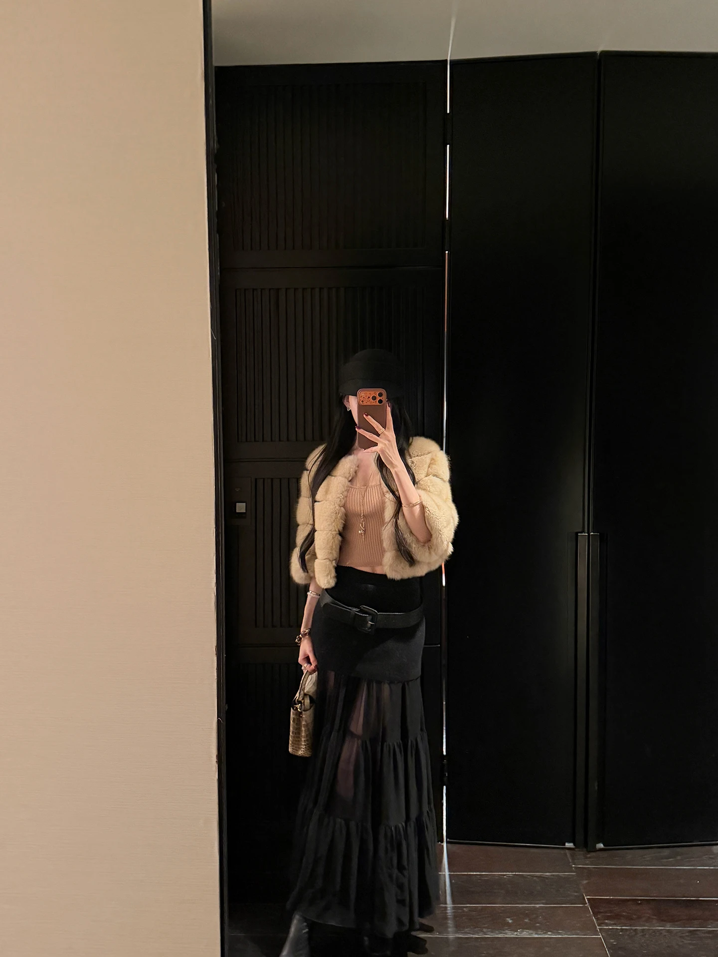 

Плиссированная юбка Fbb Limit Venus Godd из шелкового трикотажа с широким поясом и квадратным декором, повседневная, со средней талией, H-образного силуэта, для офиса и повседневной носки