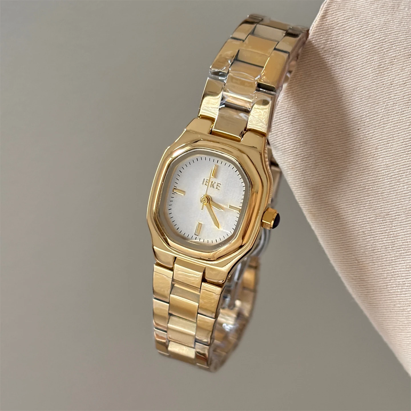 Zegarek retro z małą tarczą, elegancki, prosty i modny, złoty zegarek kwarcowy dla kobiet, prezent dla kobiet.