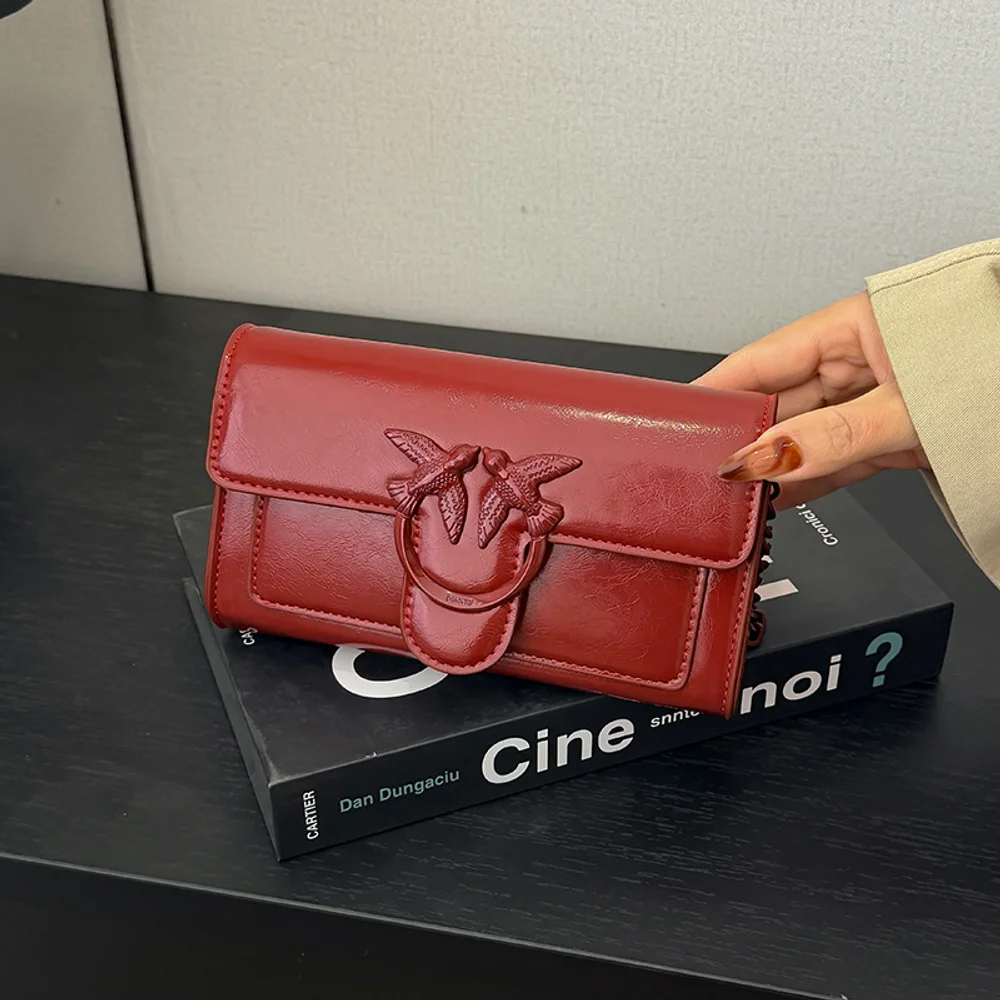 

Сумка-кроссбоди на цепочке 2026: Новая женская сумка из масляной кожи, универсальная многослойная маленькая квадратная сумка для города