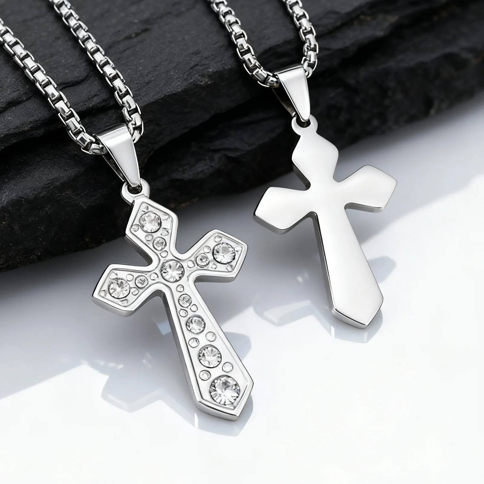 Schicke Kreuz-Halskette für Männer und Frauen, Edelstahl-Zirkon-Kreuzanhänger, christlicher klassischer Schmuck als Geschenk – Detail 2
