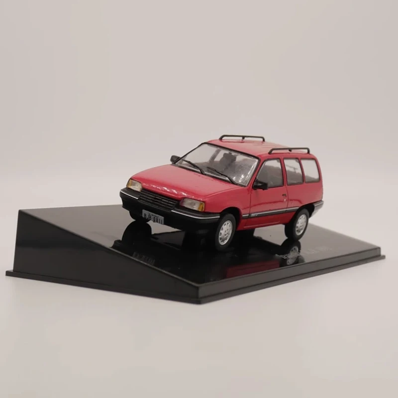 

IXO Diecast 1:43 Scale Ipanema SL/E 1992 Alloy Classic Car Model Finished Product Simulation Toy Collection Static Model